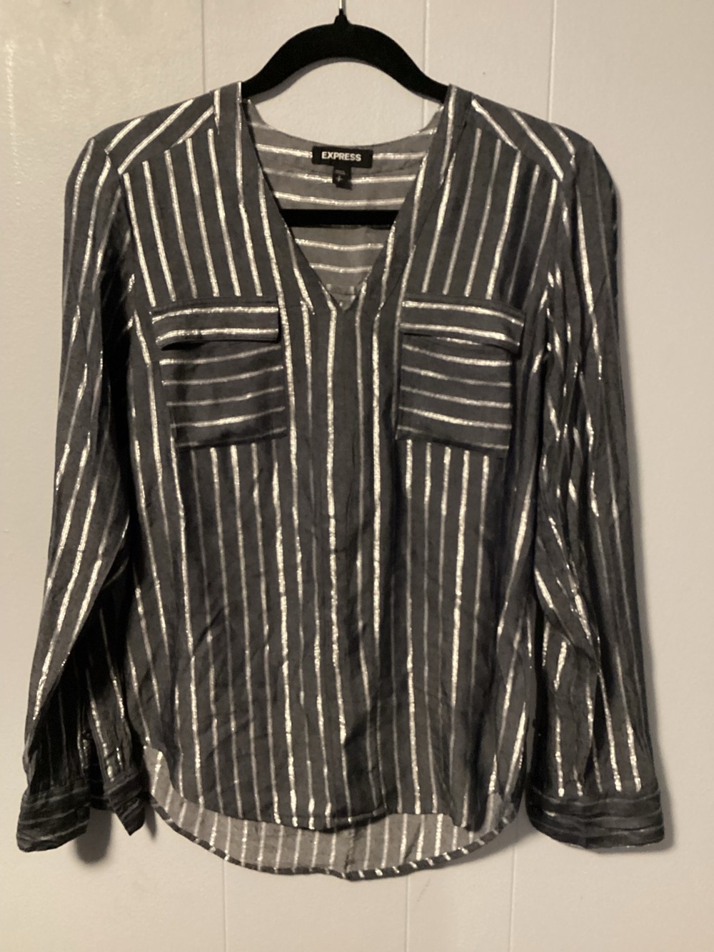 LIKE NEW Express Women’s Long-sleeved Blue/silver blouse w/ pockets